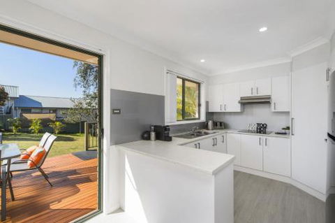 Right At Home In Bonny Hills - Getaway Accommodation 1