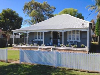 Edgeworth Street Manor - Getaway Accommodation 0