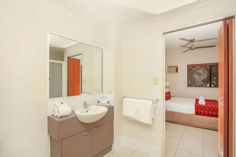 Centrally Located Apartment 1020 - Getaway Accommodation 6