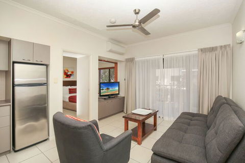 Centrally Located Apartment 1020 - Getaway Accommodation 4