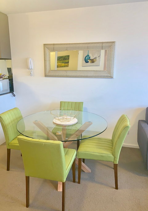 Luxury Apartment With View - Getaway Accommodation 3