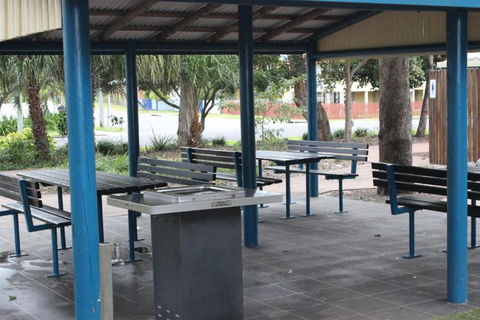 Five 3 Five - The Beachside Barracks - Getaway Accommodation 2