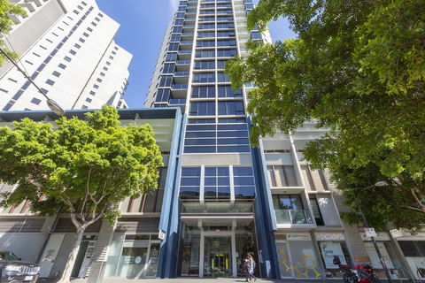 Apartments Melbourne Domain - New Quay Docklands - Getaway Accommodation 1