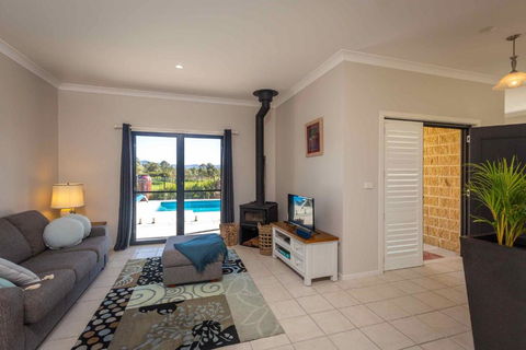 Mandalay Villas - Villa 2 - Getaway Accommodation 2