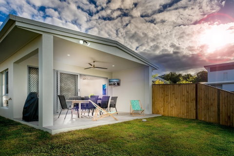 Blue Lagoon Villa B - Getaway Accommodation 1