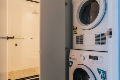 Victoria One Suites - Getaway Accommodation 5