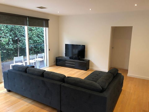 Malvern 3 Bedroom Home - Getaway Accommodation 6