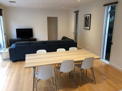 Malvern 3 Bedroom Home - Getaway Accommodation 1