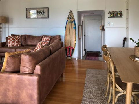 Samphire Beach House - Getaway Accommodation 1