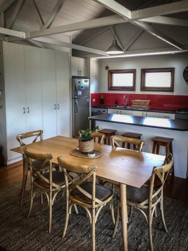 Samphire Beach House - Getaway Accommodation 5