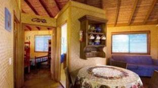 Straddie Bungalows - Getaway Accommodation 1
