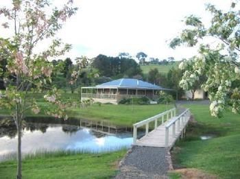 Buttercup Cottage & Private Apartment - Getaway Accommodation 0