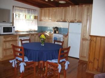 Buttercup Cottage & Private Apartment - Getaway Accommodation 6