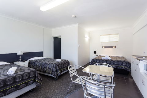 Wynnum Anchor Motel - Getaway Accommodation 5