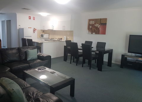 Mid City Motor Inn - Getaway Accommodation 2