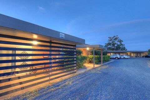 Hilldrop Motor Inn - Getaway Accommodation 5