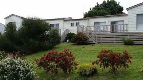 Lookout Holiday Units - Getaway Accommodation 3