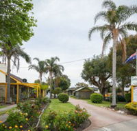 Lazy Acre Log Cabins - Getaway Accommodation
