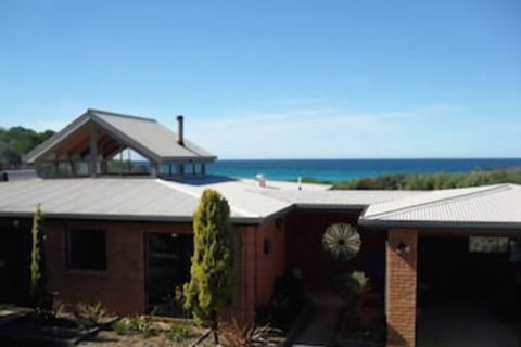 Sandpiper Ocean Cottages - Getaway Accommodation 1