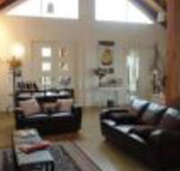 Outlook Hill Pavilion suites  Spa Cottages - Getaway Accommodation