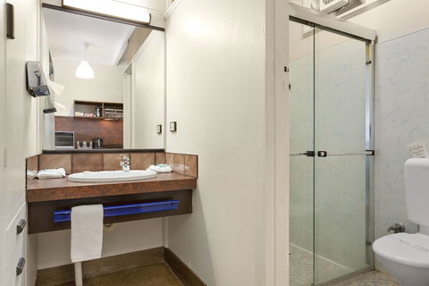 Village Family Motor Inn - Getaway Accommodation 2