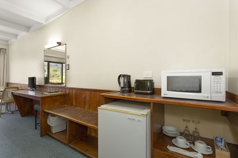 Village Family Motor Inn - Getaway Accommodation 5