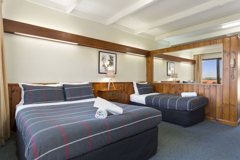 Village Family Motor Inn - Getaway Accommodation 1