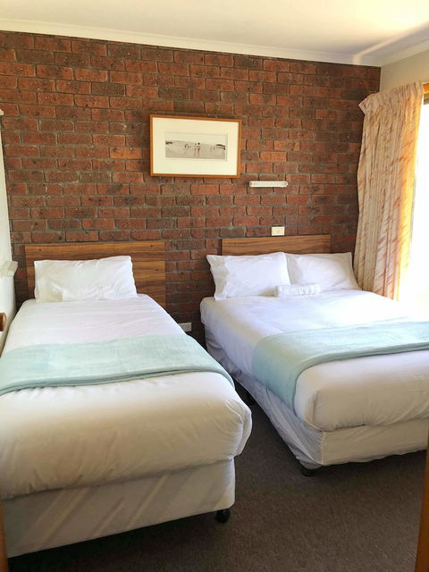 Lakes Jakaranda Holiday Units - Getaway Accommodation 2