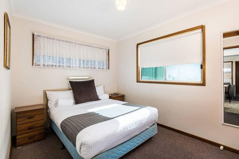 Lakes Jakaranda Holiday Units - Getaway Accommodation 6