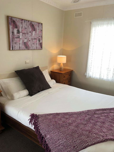 Lakes Jakaranda Holiday Units - Getaway Accommodation 1