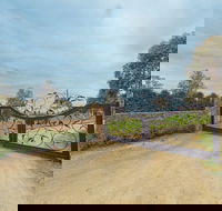 Outlook Hill Vineyard Cottages - Getaway Accommodation