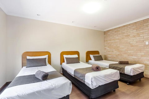 Clifford Gardens Motor Inn - Getaway Accommodation 6