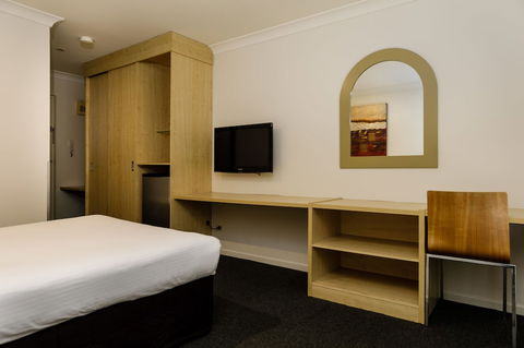 The Waterloo Bay Hotel - Getaway Accommodation 3