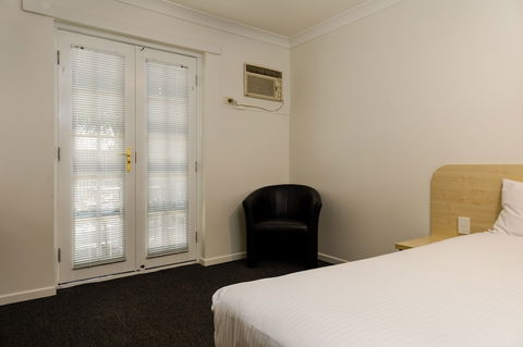The Waterloo Bay Hotel - Getaway Accommodation 2