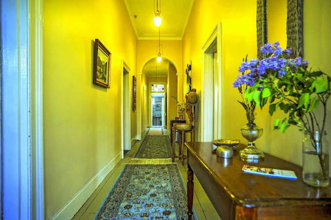Cromwell House - Getaway Accommodation 5