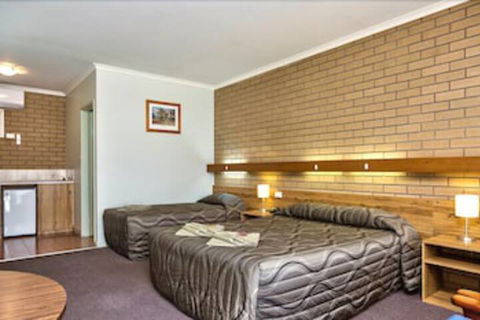 Holbrook Town Centre Motor Inn - Getaway Accommodation 7