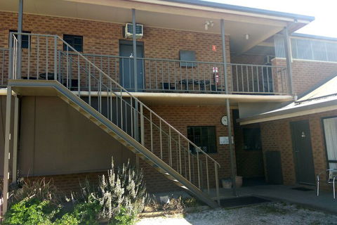 Holbrook Town Centre Motor Inn - Getaway Accommodation 4