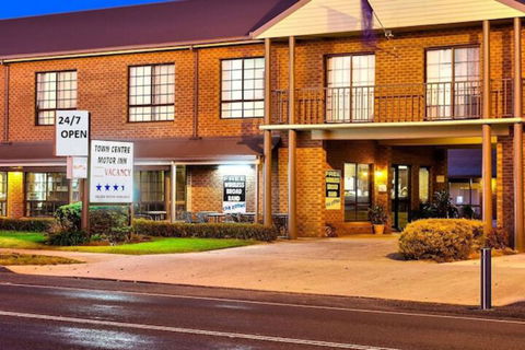 Holbrook Town Centre Motor Inn - Getaway Accommodation 2