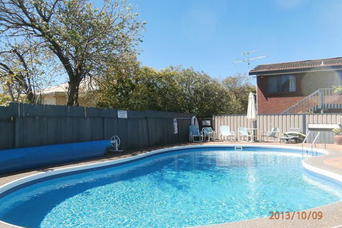 Harbour Lights Holiday Units - Getaway Accommodation 5