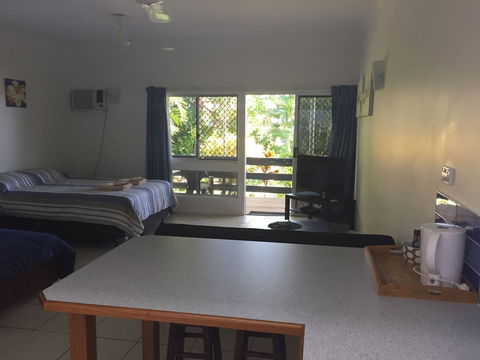 Cardwell Beachfront Motel - Getaway Accommodation 3