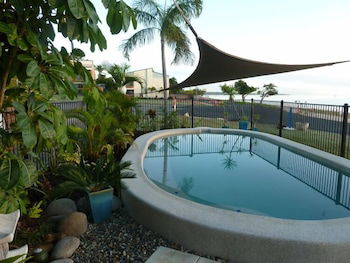 Cardwell Beachfront Motel - Getaway Accommodation 0