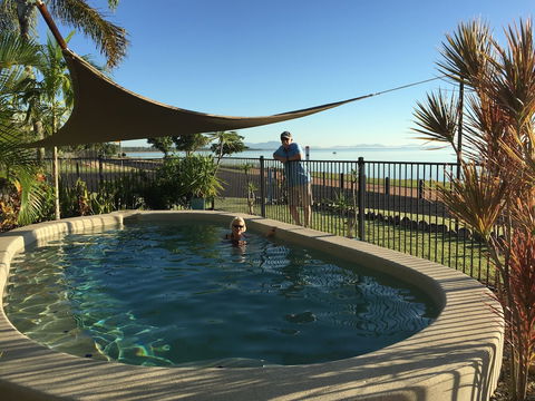 Cardwell Beachfront Motel - Getaway Accommodation 1