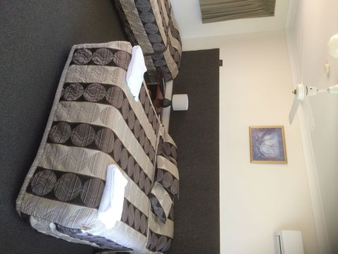 Hanging Rock Family Motel - Getaway Accommodation 6