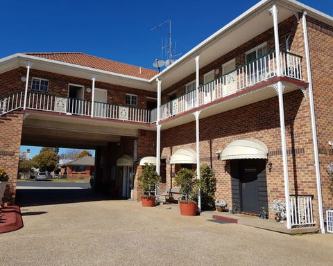 Golden Age Motor Inn Queanbeyan - Getaway Accommodation 3
