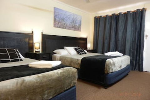 Flying Spur Motel - Getaway Accommodation 0