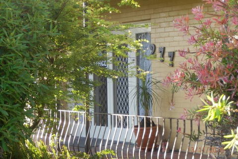 Flying Spur Motel - Getaway Accommodation 1