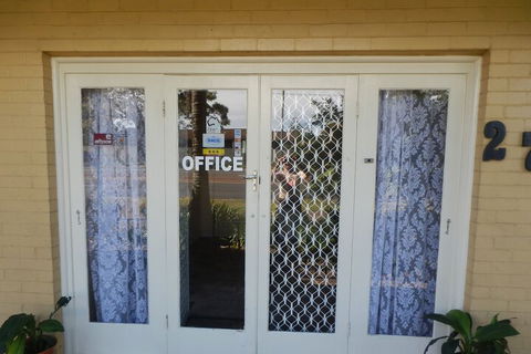 Flying Spur Motel - Getaway Accommodation 5