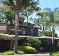 Lakes Waterfront Motel  Holiday Cottages - Getaway Accommodation