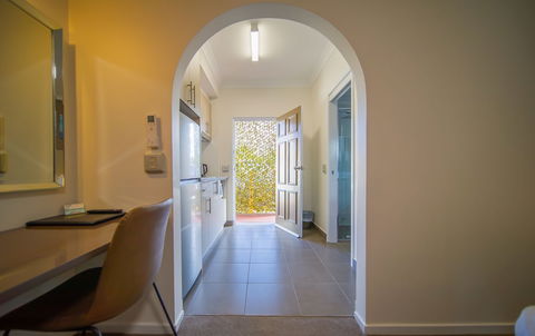 Hamiltonâ€™s Queanbeyan Motel - Getaway Accommodation 1