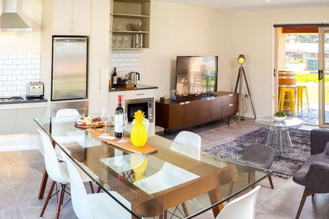 Howlong Golf Resort - Getaway Accommodation 4